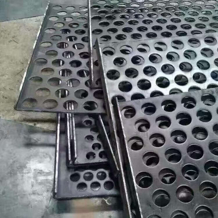 折邊鋼板衝孔（kǒng）篩（shāi）