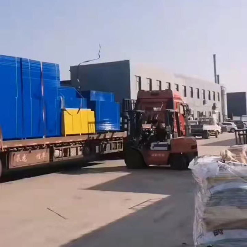 脫水篩板裝車.jpg 脫水篩板裝車.jpg