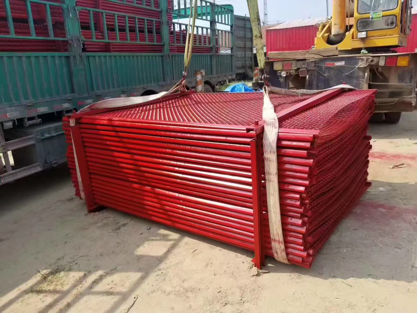 錳鋼篩網裝車圖（tú）1.jpg