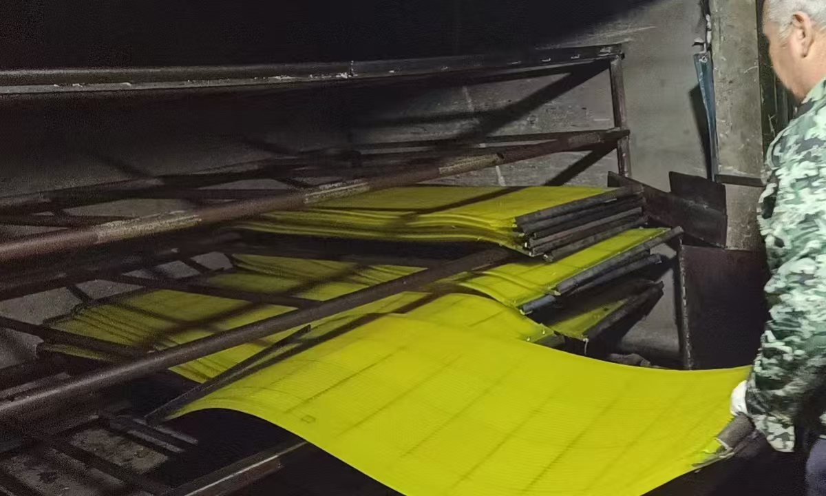 聚氨酯硫(liú)化1.jpg 聚氨酯硫化1.jpg