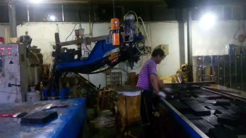 聚氨酯澆築2.jpg 聚氨酯澆築2.jpg