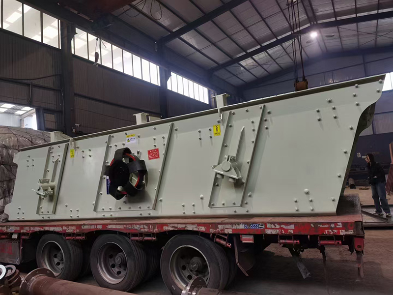 振動(dòng)篩機2 (3).jpg 振動篩機2 (3).jpg