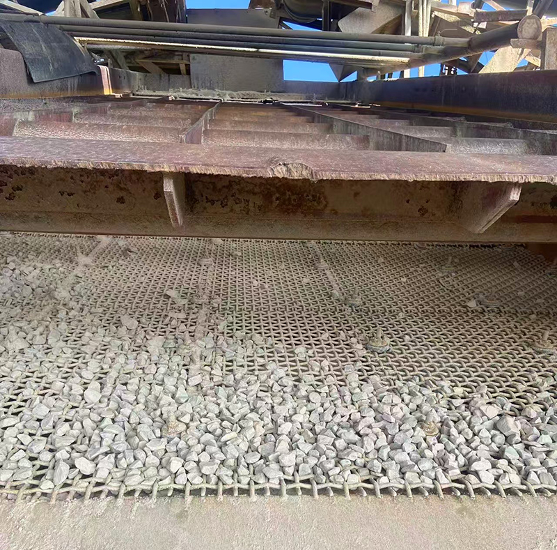 錳鋼篩網更換現場1.jpg 錳鋼篩網更換現場1.jpg